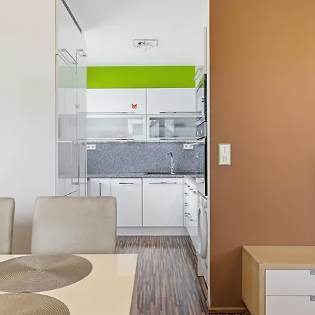 In A Quiet Part Of With A Kitchen Appartamento